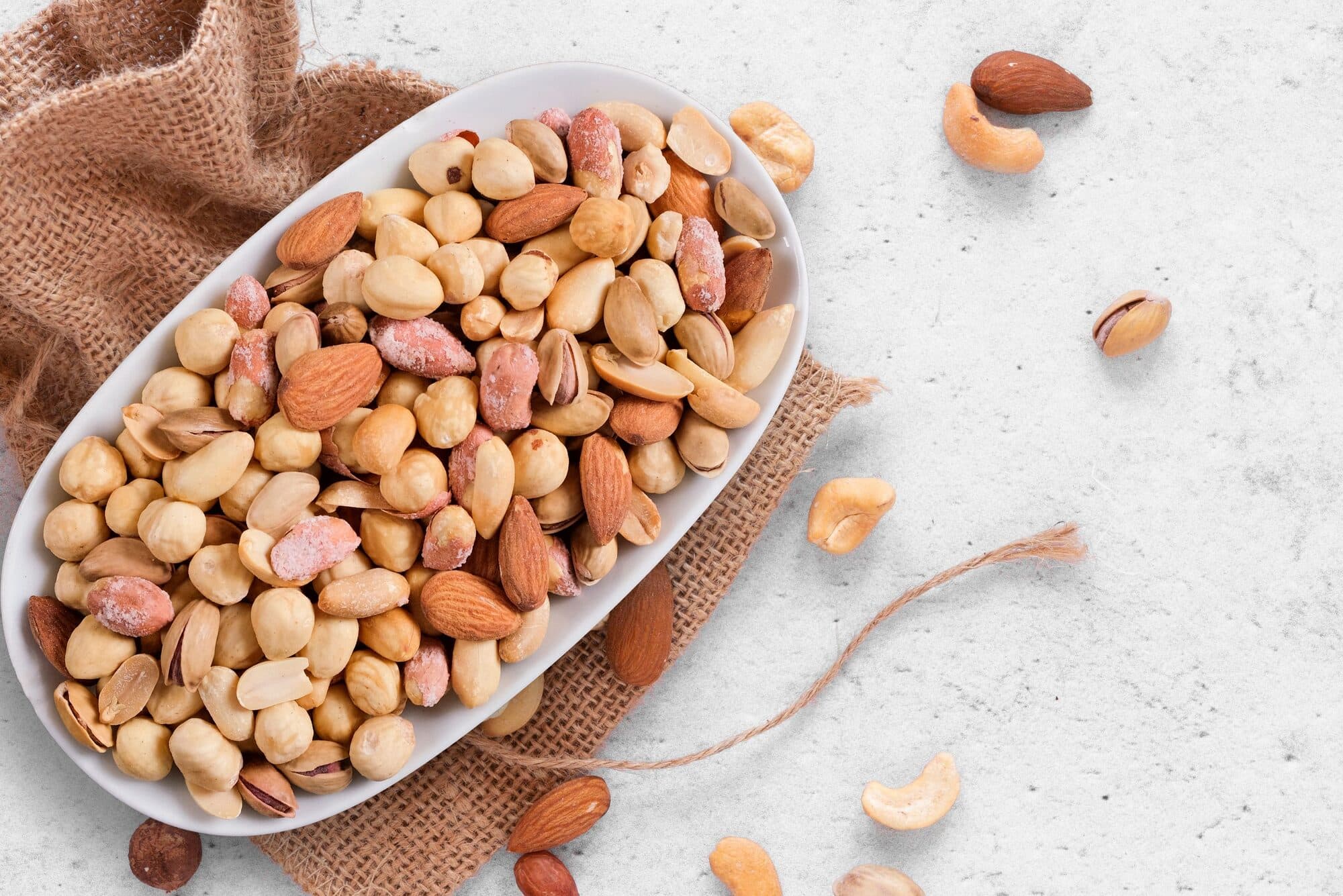 A dish of groundnuts, almonds, cashews and hazelnuts